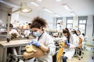 دندانپزشکی در سال 2025